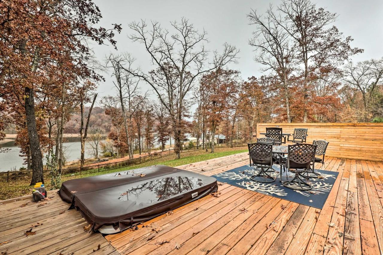 Lakefront Rogers Getaway With Hot Tub And Deck! Villa Exterior photo